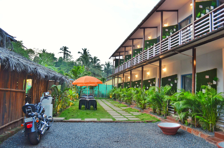 Exterior & Views