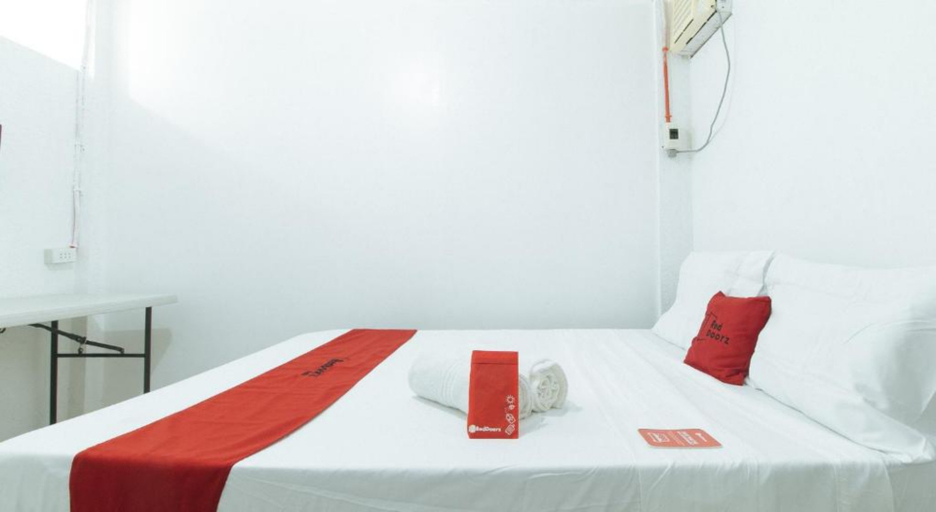 Bedroom 4, RedDoorz @ Shukran Rentals OPC Pampanga, Candaba