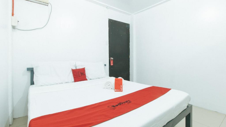 Bedroom 3, RedDoorz @ Shukran Rentals OPC Pampanga, Candaba