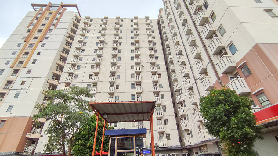 Exterior & Views 3, Lily's Room at Apartment Cibubur Village, East Jakarta