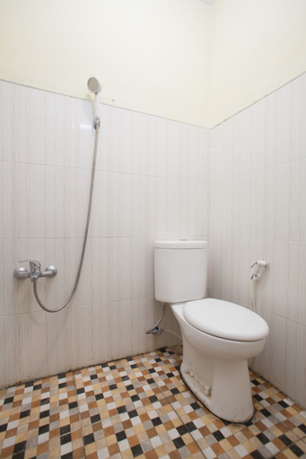 Bathroom 4, RedDoorz @ Pandan Inn Batu, Malang