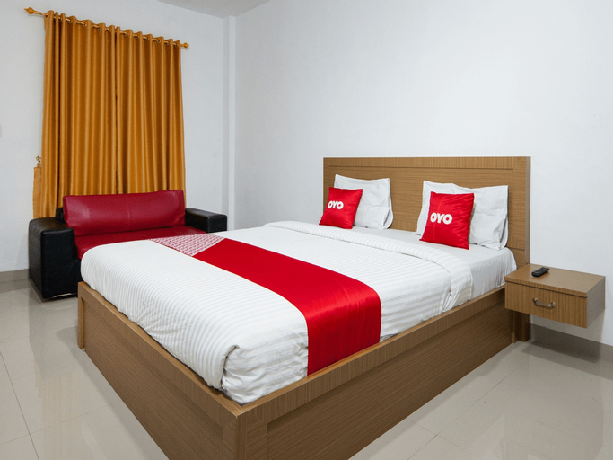 Bedroom 1, OYO 2208 Thyesza Hotel, Samosir