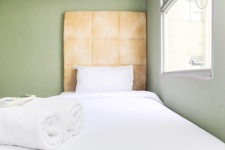 Bedroom 2, Comfy and Spacious 2BR at Seasons City Apartment By Travelio, Jakarta Barat