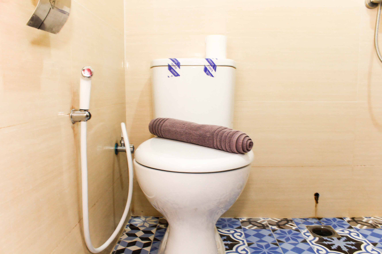 Bathroom, Comfy and Spacious 2BR at Seasons City Apartment By Travelio, Jakarta Barat