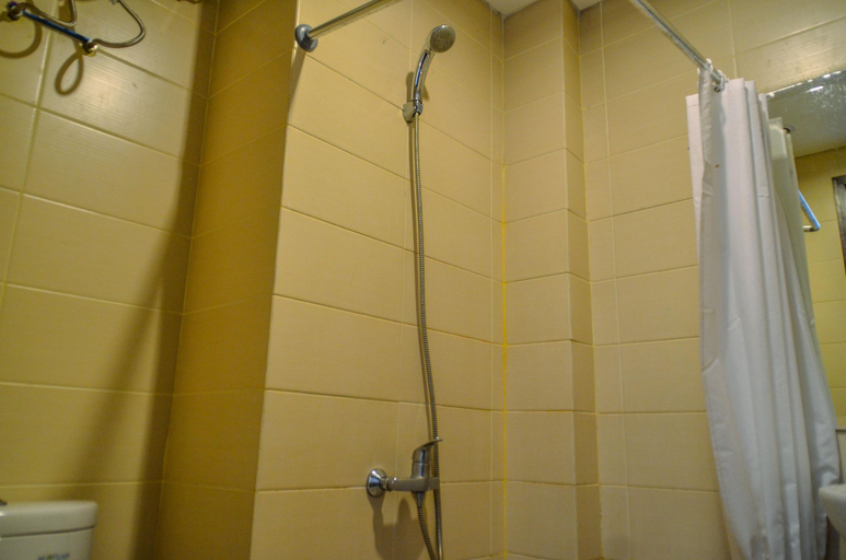 Bathroom 5, Comfortable 1BR at Saveria BSD City Apartment By Travelio, Tangerang