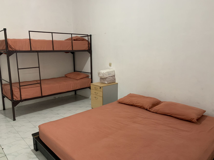 Bedroom 3, Recharge Cafe & Garasi Homestay, Yogyakarta