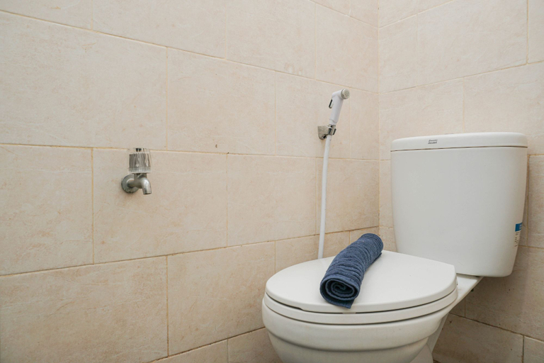 Bathroom 5, Homey Studio Margonda Residence 1 Apartment By Travelio, Depok