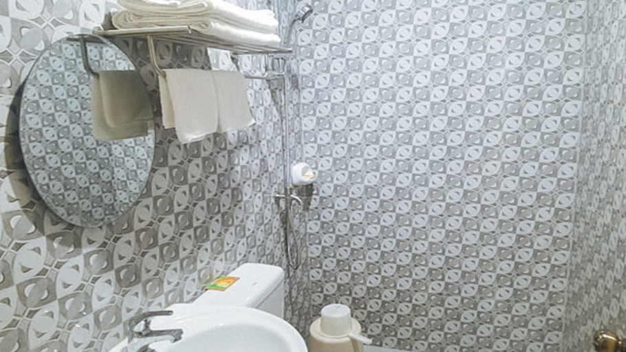 Bathroom 4, AJ Residences Apartelle Camotes, San Francisco