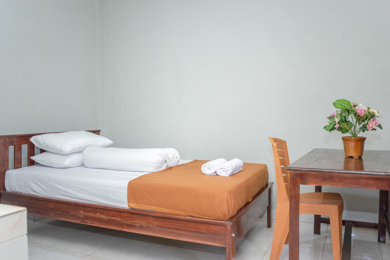 Amor Homestay near Eltari International Airport Mitra RedDoorz - Tap to explore photos