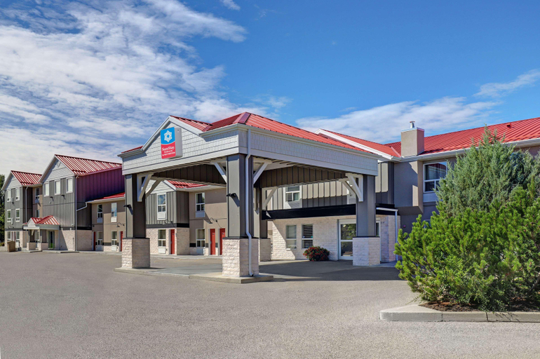 Exterior & Views 2, SureStay Plus Hotel by Best Western Drumheller, Division No. 5