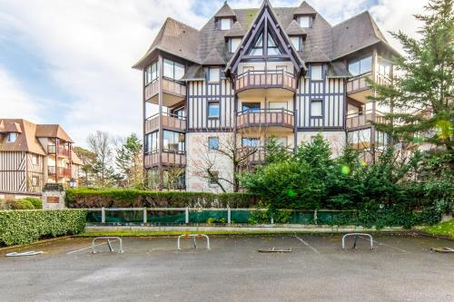 Nice and calm flat with veranda 400m to the beach in Tourgeville - Welkeys, Calvados