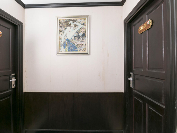 Others 2, Everest Boutique 8 Inn, Khlong Toey