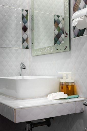 Bathroom 4, The Guest Hotel, Mueang Krabi