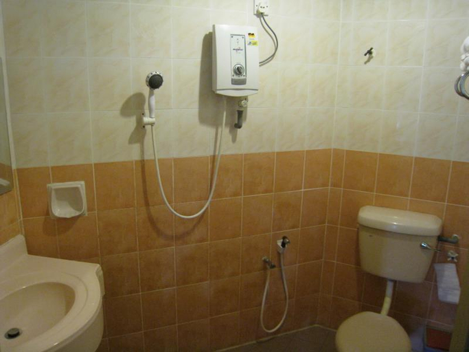 Bathroom 4, Hotel Centrepoint (Self Check In After 5PM), Lipis