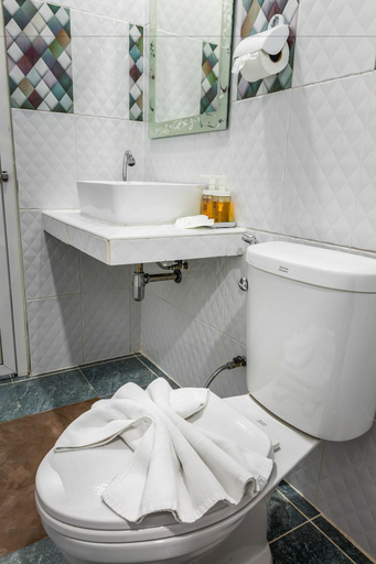 Bathroom 4, The Guest Hotel, Mueang Krabi