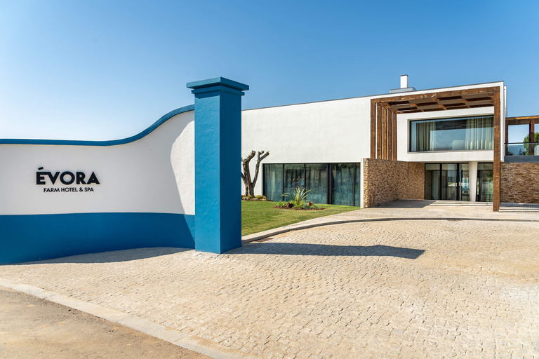 Exterior & Views