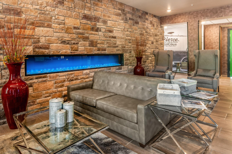 Public Area 2, Cobblestone Hotel & Suites - Appleton International Airport, Winnebago