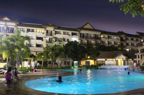 ONE OASIS B3 back of SM MALL free pool wifi, Davao City
