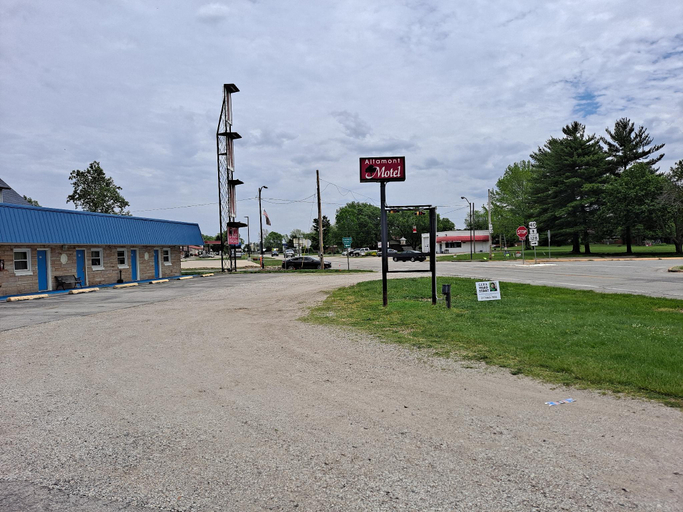 Others 3, Altamont Motel, Effingham