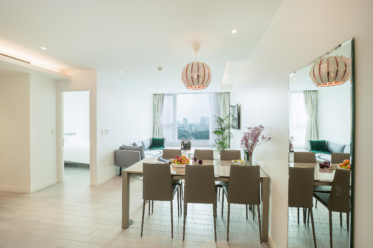 2, 2-BR Luxury Suites in City Center w infinity pool, Quận 3