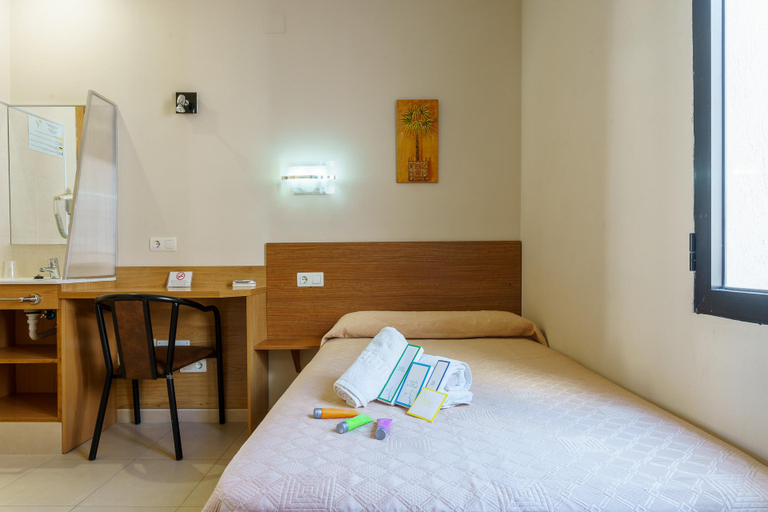Others 5, Hostal Costabella, Málaga