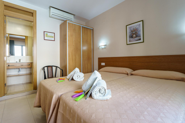 Bedroom 4, Hostal Costabella, Málaga