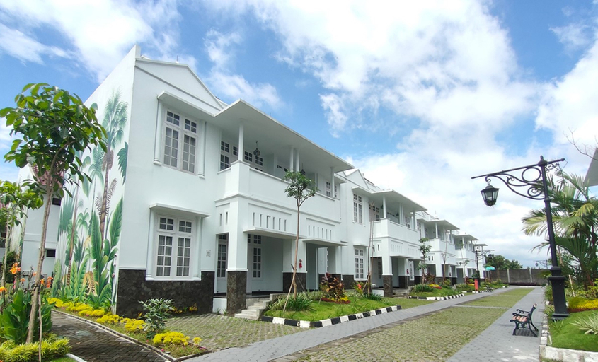 Exterior & Views