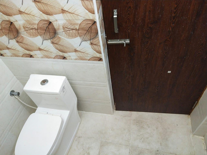 Bathroom, Solar Inn, Chittoor