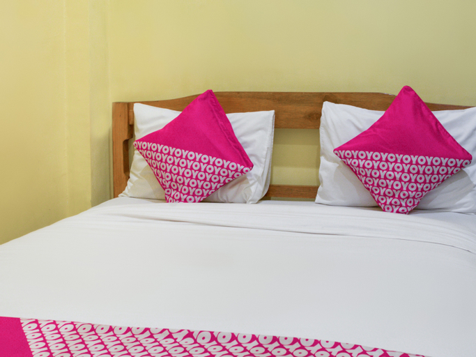 Bedroom 3, Super OYO 447 Hutasimo Residence, Medan