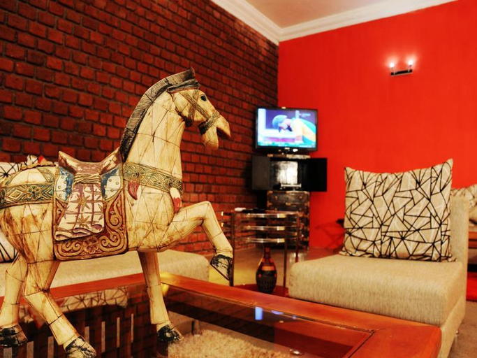 Public Area, Brook Boutique, Polpithigama