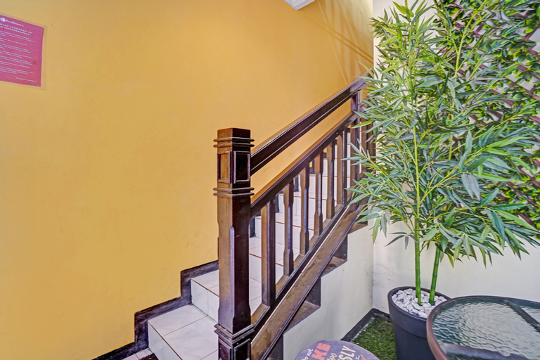 OYO 90801 Deanofaa Residence Syariah, Surabaya