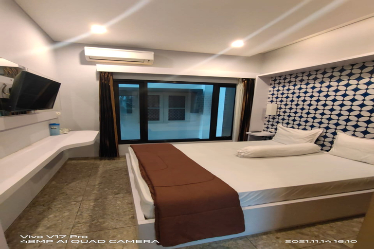 Bedroom 2, May Kost, Solo