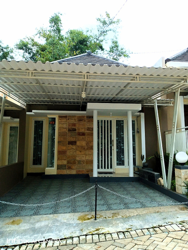 Exterior & Views 2, Nata Villa Syariah-Permata H3, Malang