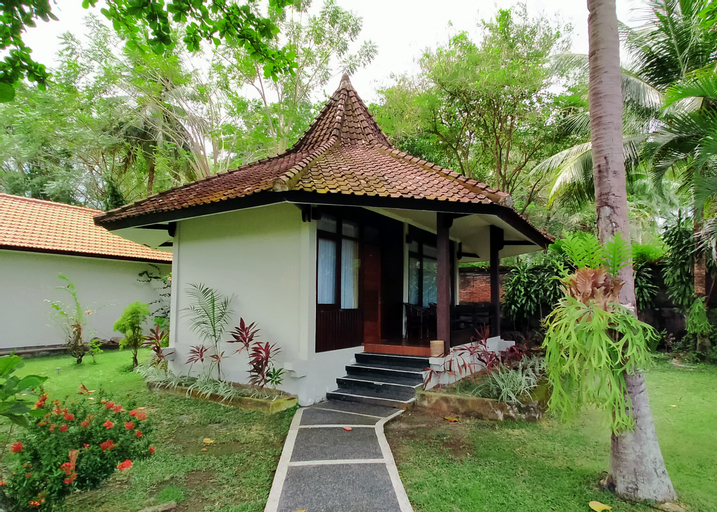 Exterior 13
