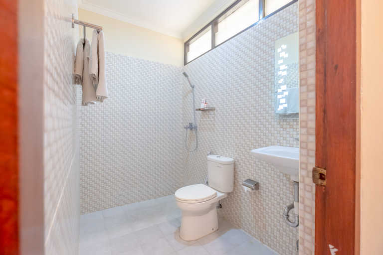 Bathroom 4