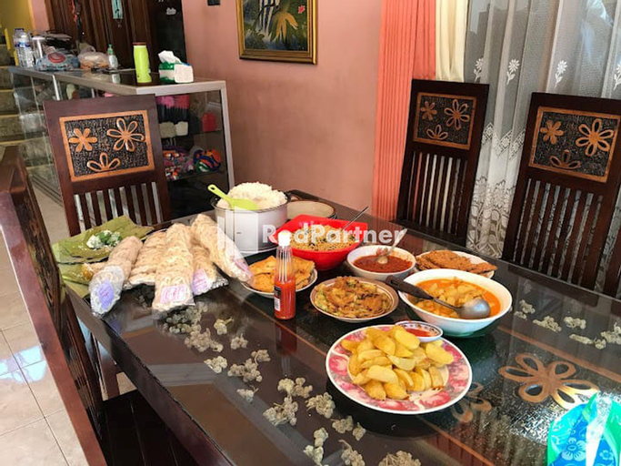 Food & Drinks 5, Bromo Indah Lestari Homestay Mitra RedDoorz, Probolinggo