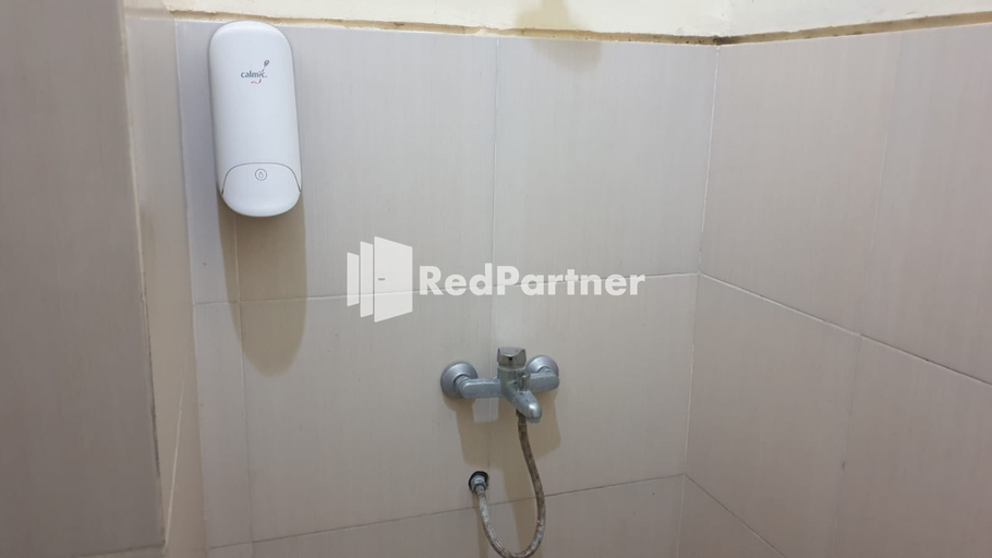 Bathroom 3, Hotel Nirwana Situbondo RedPartner, Situbondo