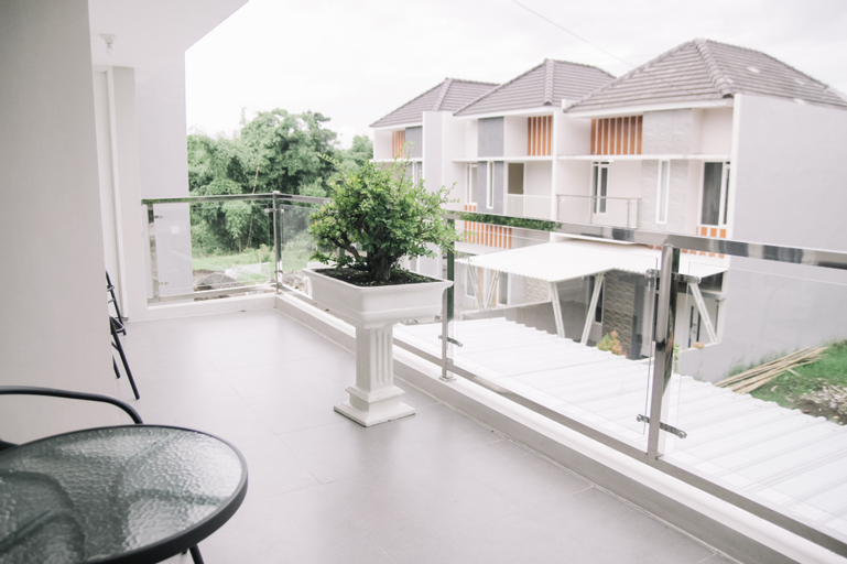 Exterior & Views 4, Villa Griya Santi B20, Malang