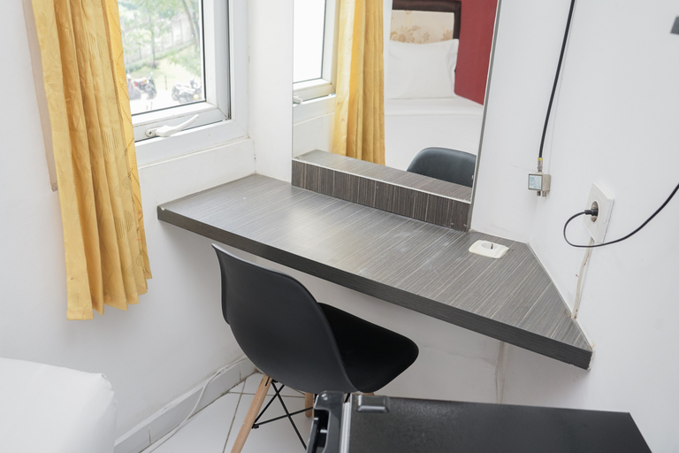 Bathroom 4, Comfort Studio Apartment at Aeropolis Residence By Travelio, Tangerang