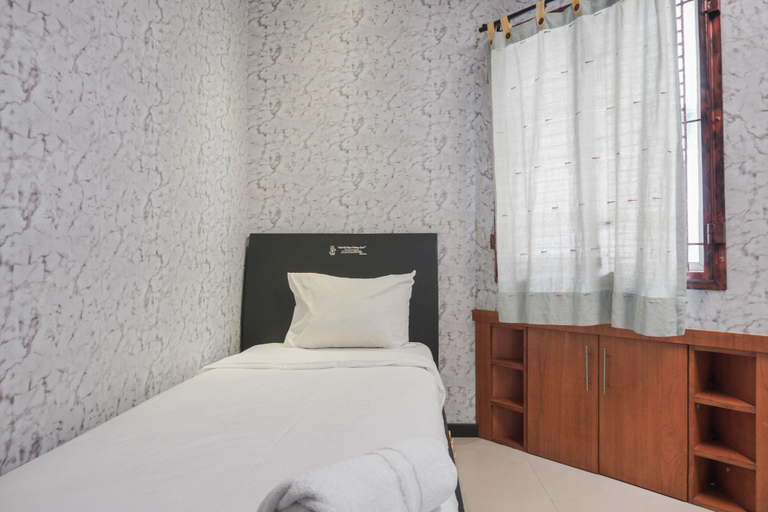 Bedroom 3, Comfort 2BR at Mediterania Gajah Mada Apartment By Travelio, Jakarta Barat
