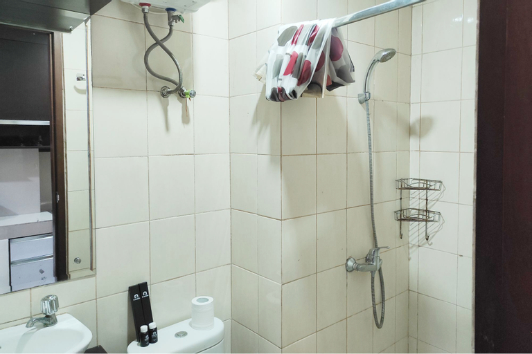 Bedroom 4, Chic and Cozy Studio at Vida View Apartment By Travelio, Makassar