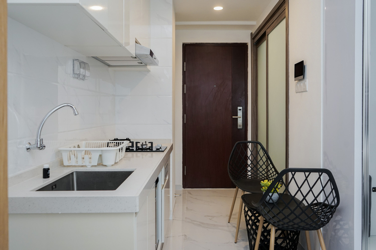 Elegant and Comfortable Studio Sky House BSD Apartment By Travelio, South Tangerang