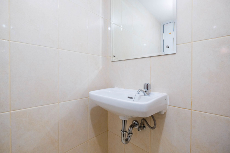 Bedroom 5, Comfort and Strategic Studio at Springlake Summarecon Bekasi Apartment By Travelio, Bekasi
