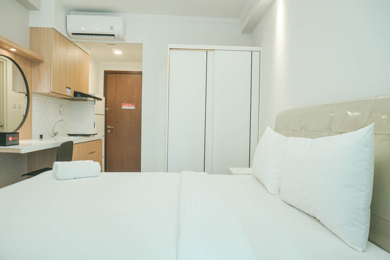 Bathroom 5, Well Appointed Studio Signature Park Grande Apartment By Travelio, East Jakarta