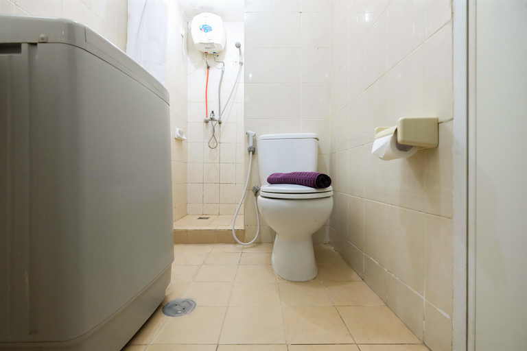 Bathroom, 2BR City View Sudirman Park Apartment By Travelio, Central Jakarta
