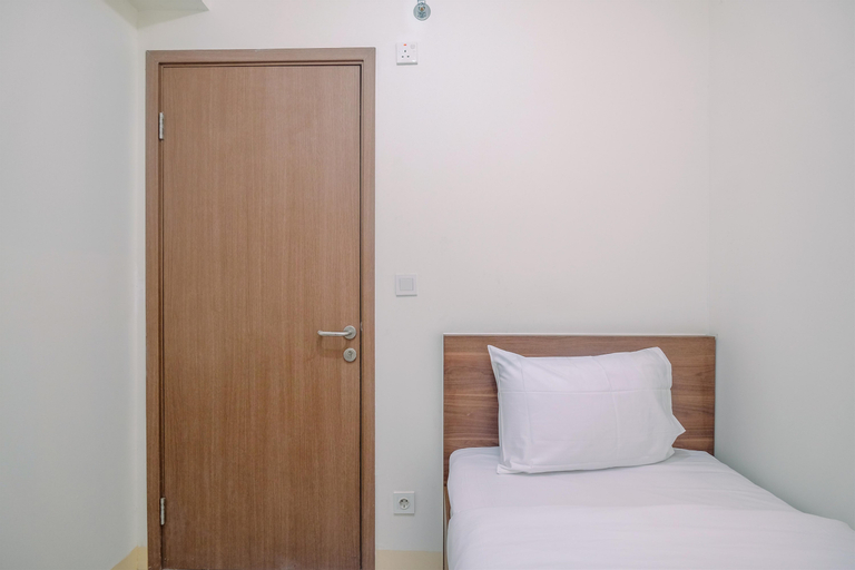 Bedroom 3, Cozy Stay 2BR Podomoro Golf View Apartment By Travelio, Bogor
