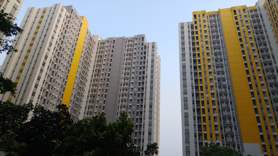 Exterior & Views 2, Comfortable and Lovely 2BR Apartment at Springlake Summarecon By Travelio, Bekasi