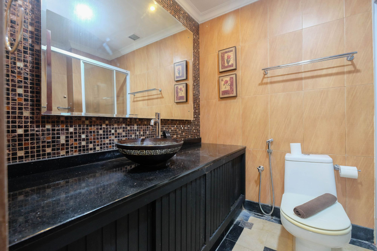 Bathroom 4, Luxurious and Strategic 2BR at Kusuma Chandra Apartment By Travelio, South Jakarta