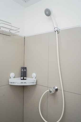 Bedroom 5, Brand New and Comfy Studio Baileys Apartment By Travelio, South Tangerang