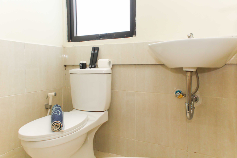 Bedroom 5, Comfortable and Nice 2BR at Meikarta Apartment By Travelio, Cikarang
